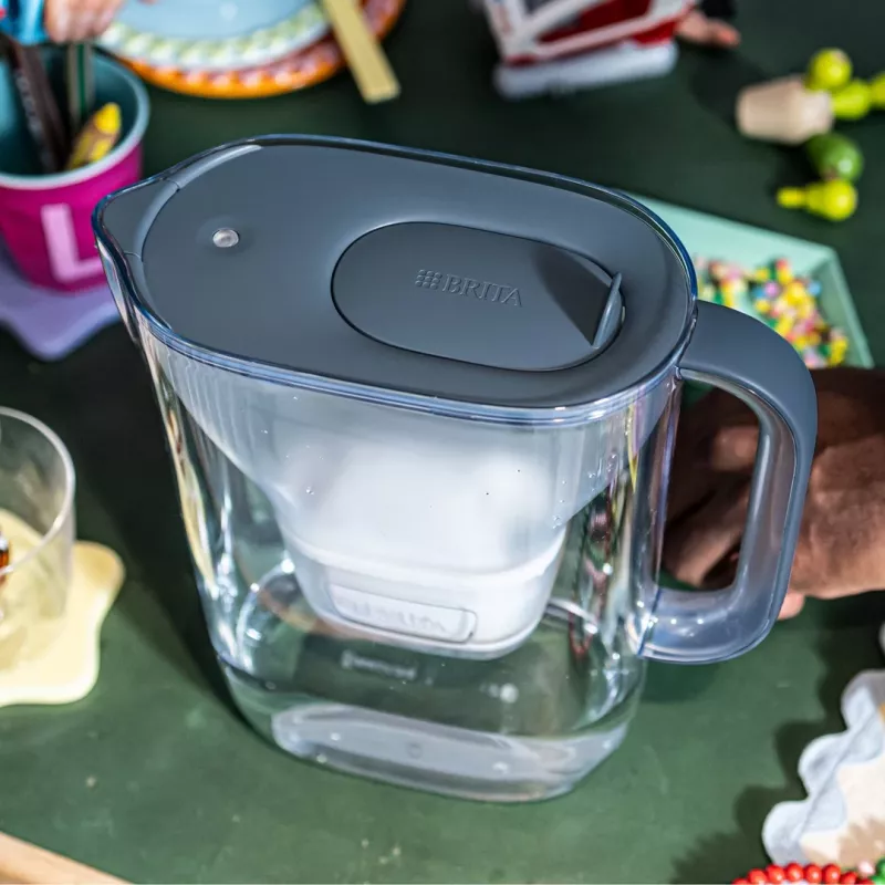 Vandens filtro ąsotis BRITA Style Essential 2,4 L grafito spalvos — ąsotis su MAXTRA kasete, Smart Light, 1,4 L filtruoto vandens talpa