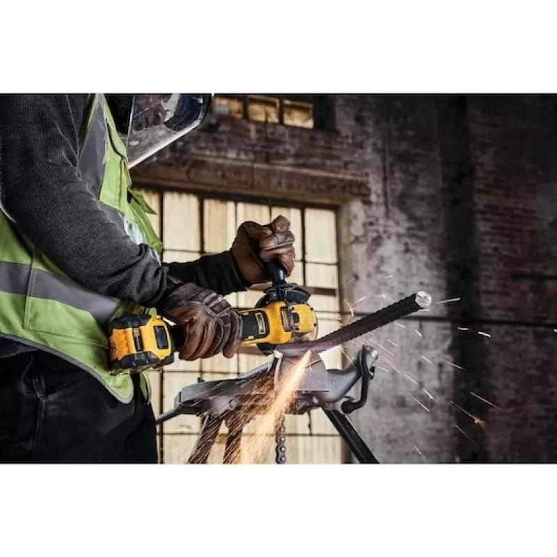 Grindų poliravimo / šlifavimo mašina DeWalt DCG409VST1-QW — 18 V, bešepetėlinis variklis, 6 Ah baterija, 1550 W, 125 mm diskas, iki 9000 aps./min.