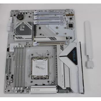 Pagrindinė plokštė GIGABYTE B850 EAGLE WF7 ICESO — atnaujinta, galinė I/O panelė ir antena pridėta