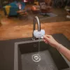 Vandens čiaupo filtras BRITA ON TAP V CU CE2 (1052067) — 4 pakopų, 600 L talpa, 3 režimai, 5 adapteriai, baltas