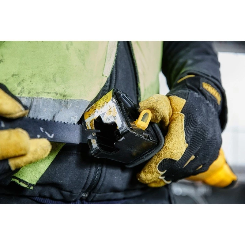 Stūmoklinis pjūklas DeWALT DWE305PK, 1100 W, eiga 29 mm, maks. 2800 smūgių/min., pjovimo gylis medienoje 280 mm, metale 100 mm, svoris 3,5 kg
