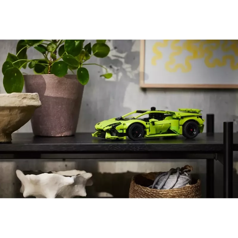 LEGO Technic Lamborghini Huracán Tecnica konstrukcinis modelio rinkinys, mastelis 1:10, 806 dalys, amžius 9+