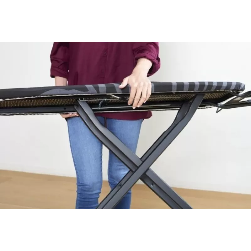 Viso dydžio lyginimo lenta Taurus 994178000 — 410 x 1250 mm, reguliuojamas aukštis iki 930 mm, medvilninė danga, juoda