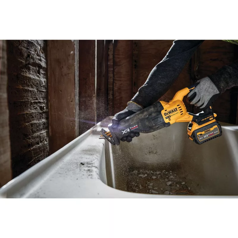 DeWalt DCS386 18v XR Cordless Brushless FLEXVOLT High Galia Reciprocating Saw