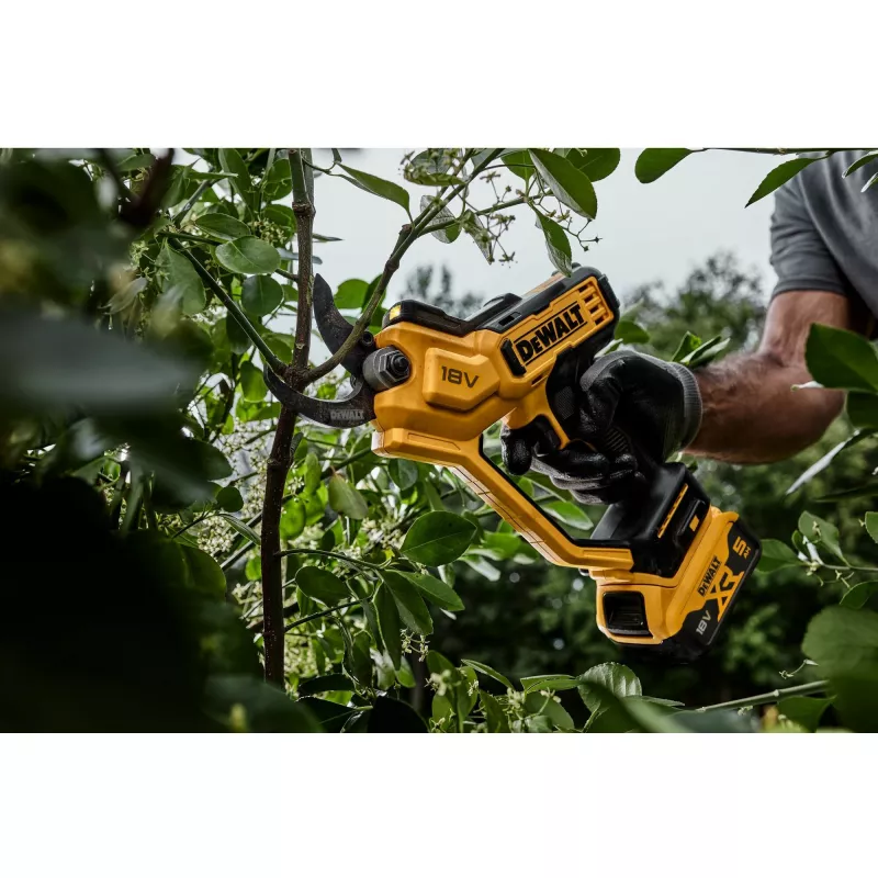Genėjimo žirklės DeWALT DCMPP568N-XJ maitinamos baterijomis sekatoriai, maks. pjūvis Ø 3,8 cm, LED lemputė, 1,34 kg