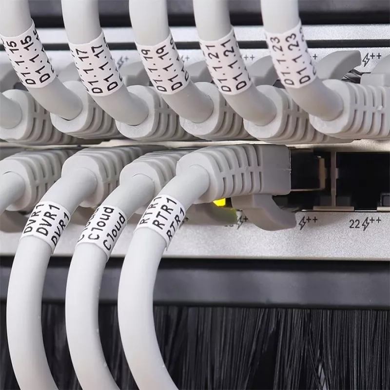 Maitinimo šaltinis QOLTEC 54513 12V 2A kompaktiškas dizainas elektronikai ir maršrutizatoriams