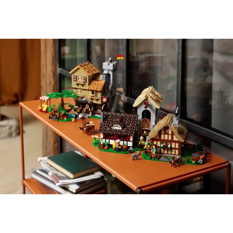 LEGO ICONS 10332 Viduramžių miestelio aikštė