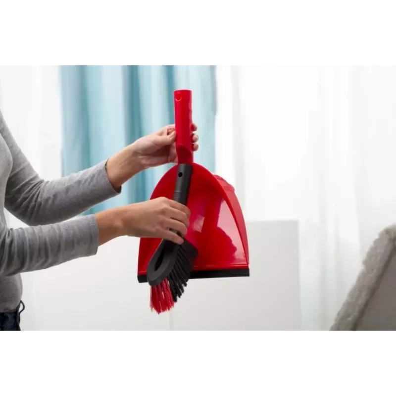 Šluotos ir semtuvo rinkinys VILEDA 141742 — technopolimero semtuvas, plastikinė rankena, minkšti/kieti šereliai, juoda, pakabinimo anga