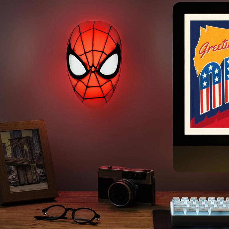 Stalinė lempa Paladone Spiderman Mask Light — teminio dizaino Žmogaus-voro kaukės lempa, maitinama per USB, LED, kompaktiška naktinė lempa