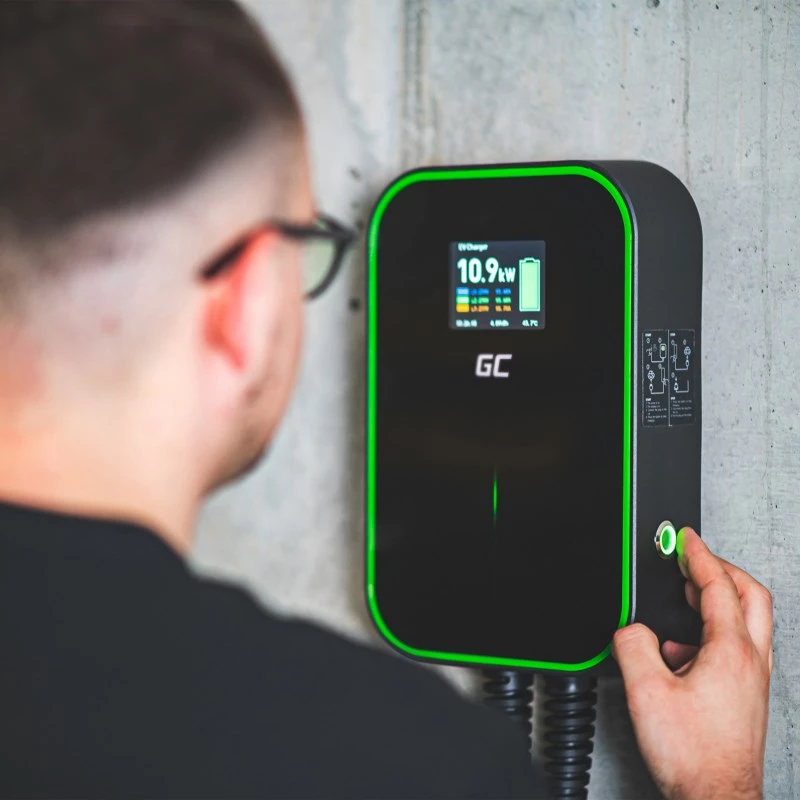 Elektrinio automobilio įkrovimo stotelė Green Cell EV14 22 kW juoda aliuminė, skirta montuoti ant sienos