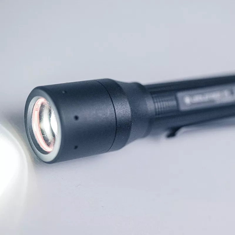 Rankinis žibintuvėlis Ledlenser P5 Juodas, LED, 140 lm, AA baterija, IP54, aliuminis, kišeninis segtukas