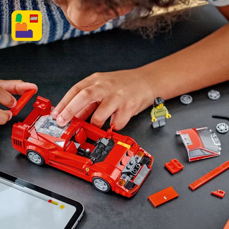 LEGO Speed Champions Ferrari F40 Supercar – pastatomas automobilio modelis 9 metų ir vyresniems berniukams ir mergaitėms su vairuotojo minifigūrėle, vaikų kambario dekoras