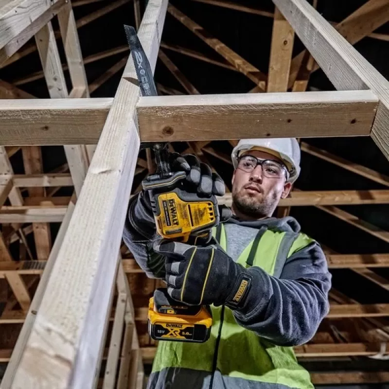 Akumuliatorinis siaurapjūklis DeWALT DCS369N-XJ, bešepetėlis variklis, belaidis, pjovimo gylis medienoje 9 cm, pliene 4 cm, 2800 smūgių/min., 1,43 kg
