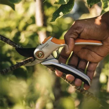 Fiskars 1057168 Plus Metal sodo žirklės, aplenkiamosios (1057168)