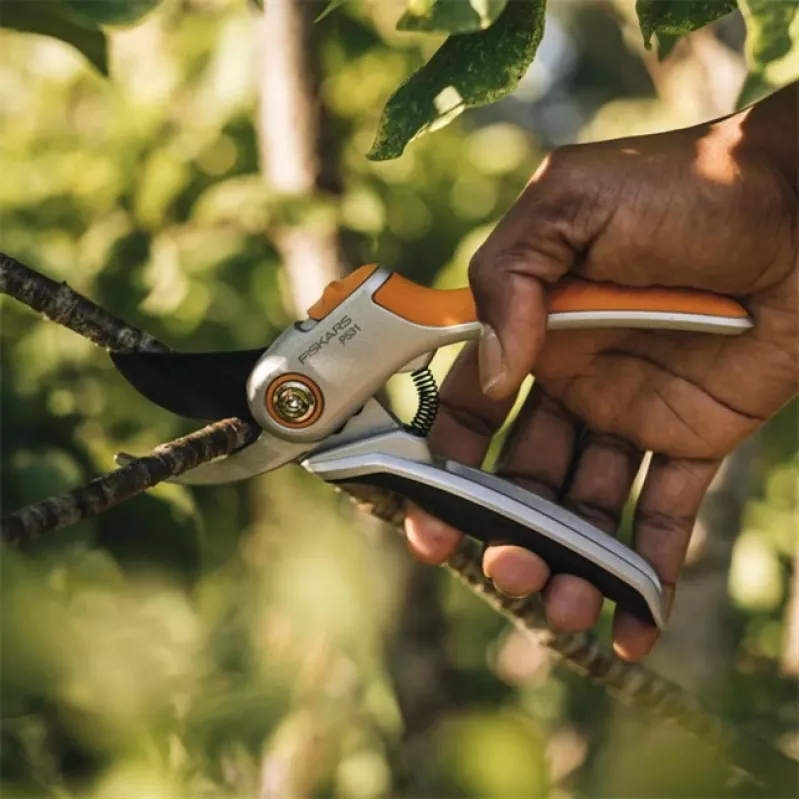 Fiskars 1057168 Plus Metal sodo žirklės, aplenkiamosios (1057168)