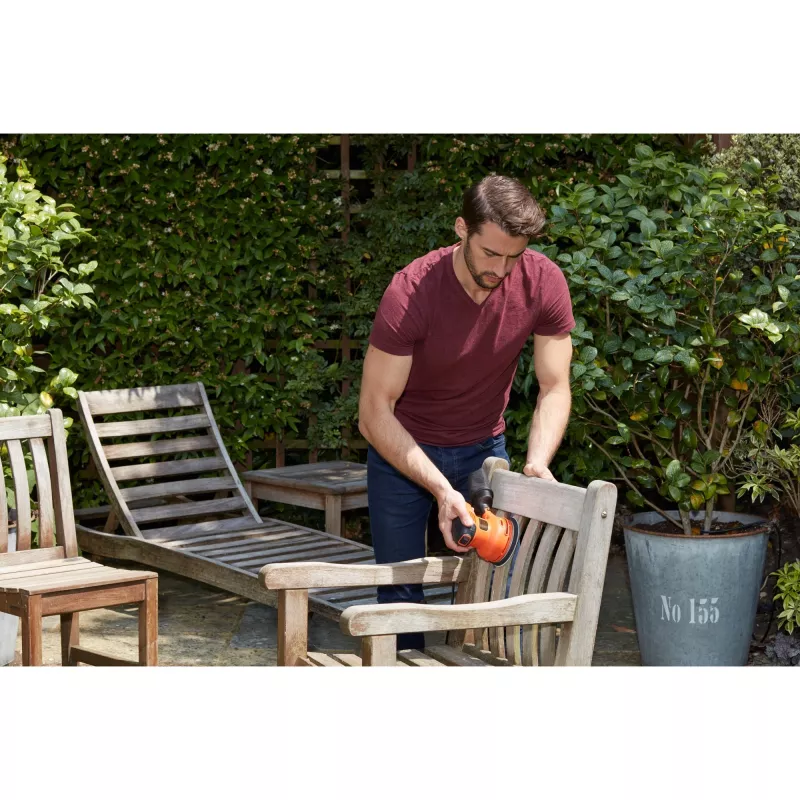 Juoda & Decker BEW210 orbitinis šlifuoklis 14000 RPM juoda, oranžinė