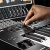 M-Audio Oxygen Pro 49 MIDI klaviatūros valdiklis — 49 klavišai, 16 padeliai, 9 šleifiniai reguliatoriai, OLED ekranas, USB, MIDI išėjimas