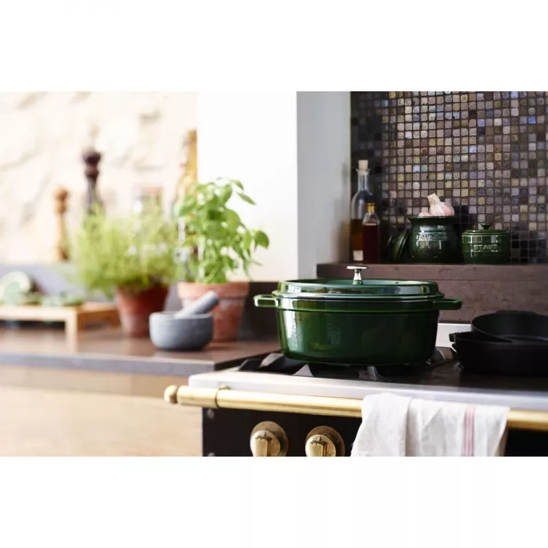 Staub La Cocotte 33 cm ovalus ketaus puodas, Bazilikų žalios spalvos