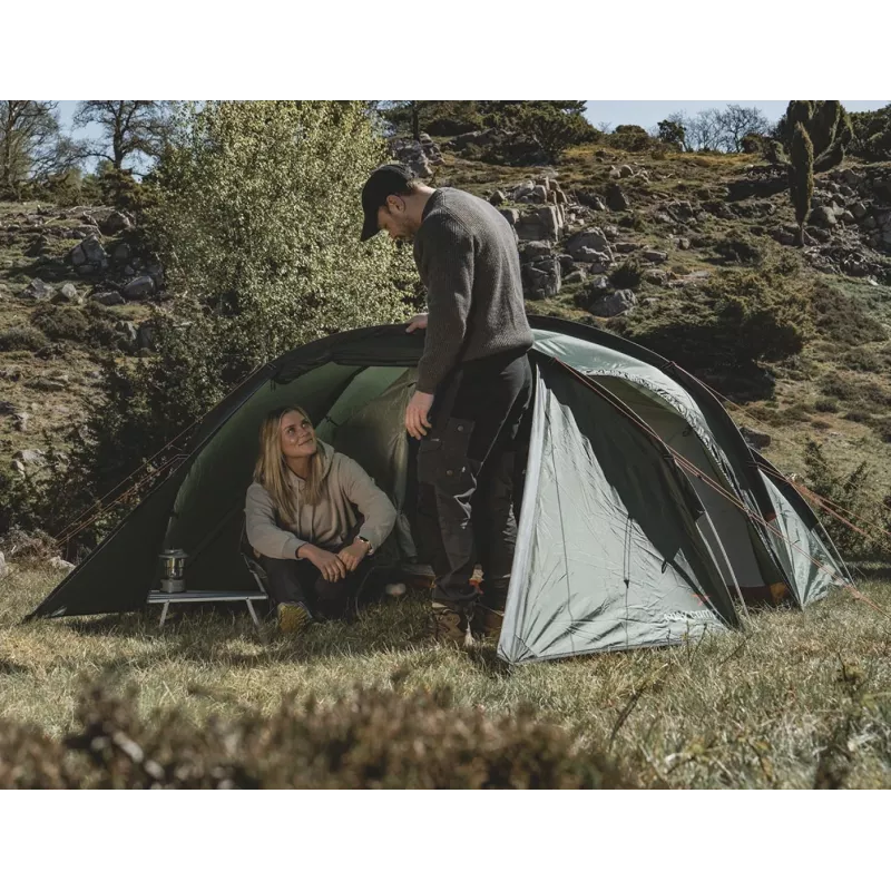 Tunelinis palapinė easy camp Pasvik 4 — 4 asmenims, kietas karkasas, 3 m atsparus vandeniui apdangalas, aliuminio stiebai, tamsiai žalia, 2350×4050×1200 mm