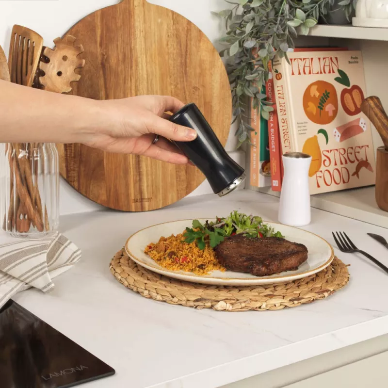 Druskos ir pipirų purtyklių rinkinys Salter BW129471EU7 — kompaktiškos virtuvinės prieskonių purtyklės