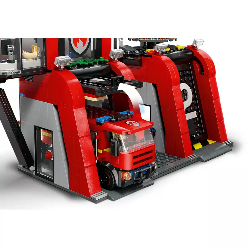 Konstruktorius LEGO City gaisrinė su sukiojamų kopėčių automobiliu 60414 — 843 detalės, 5 minifigūrėlės, 220×320×140 mm