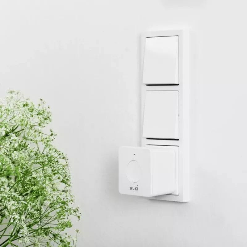 Belaidis išmaniųjų namų signalo plėtiklis NUKI Bridge — Bluetooth/Wi‑Fi, 230V, veikimo nuotolis iki 10 m, 60×60×50 mm, baltas