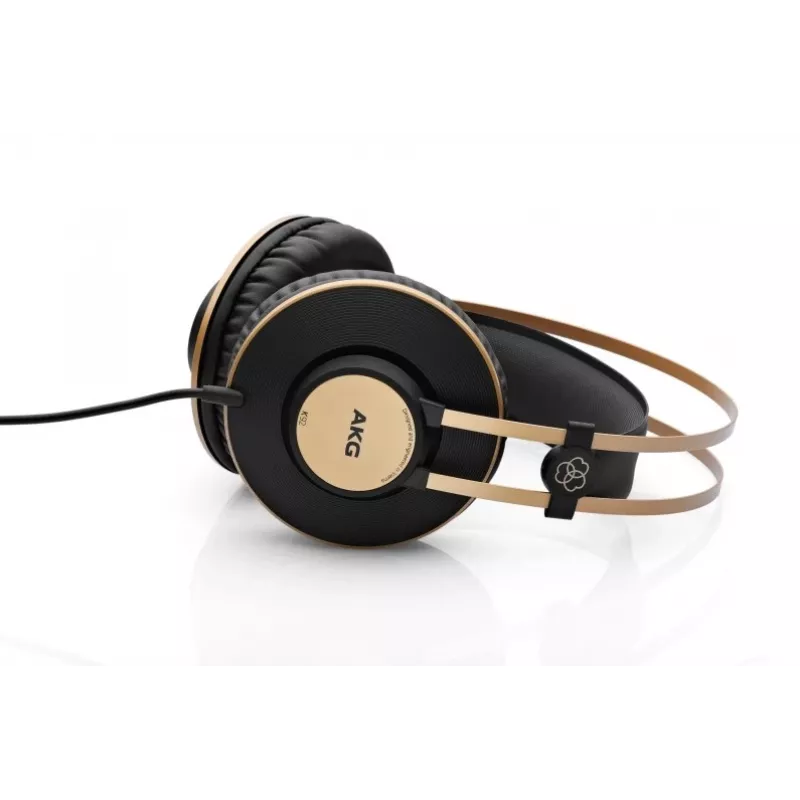 AKG K92 - studijinės ausinės, į ausį, uždaros