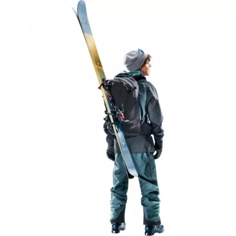 Kuprinė DEUTER Freerider Pro 34+ — techninė freeride slidžių žygiams skirta kuprinė, 34 L, juoda, šalmo laikiklis, klubų diržas