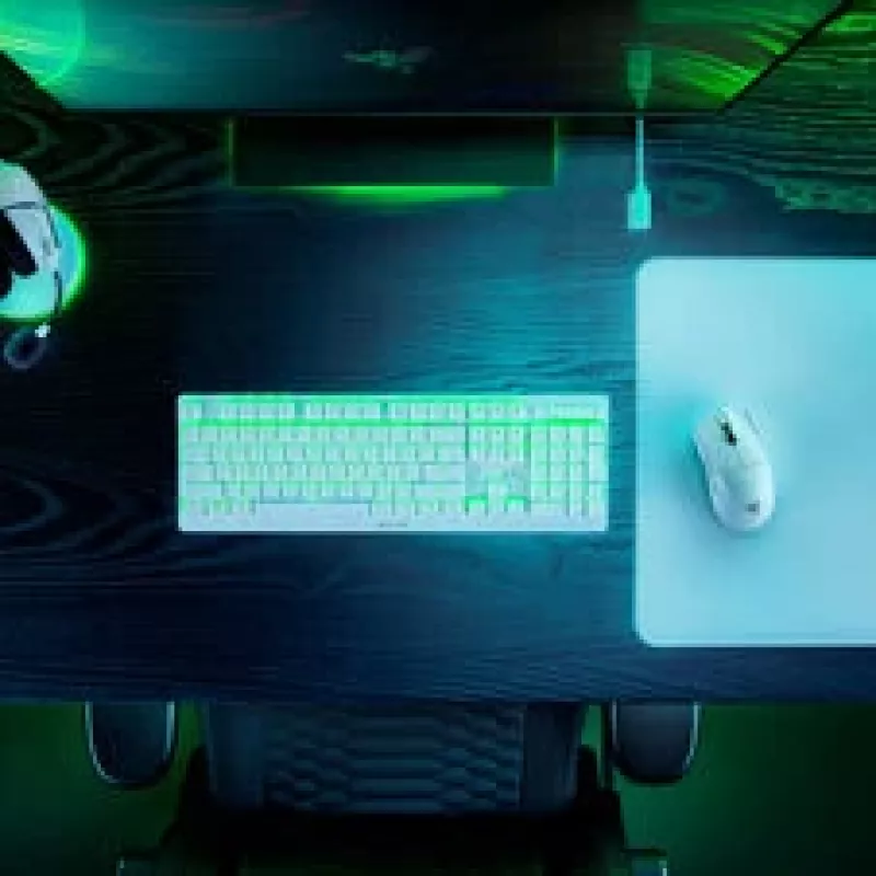 Žaidimų pelės ir pelės kilimėlio rinkinys Razer Viper V3 Pro + Gigantus M — baltas