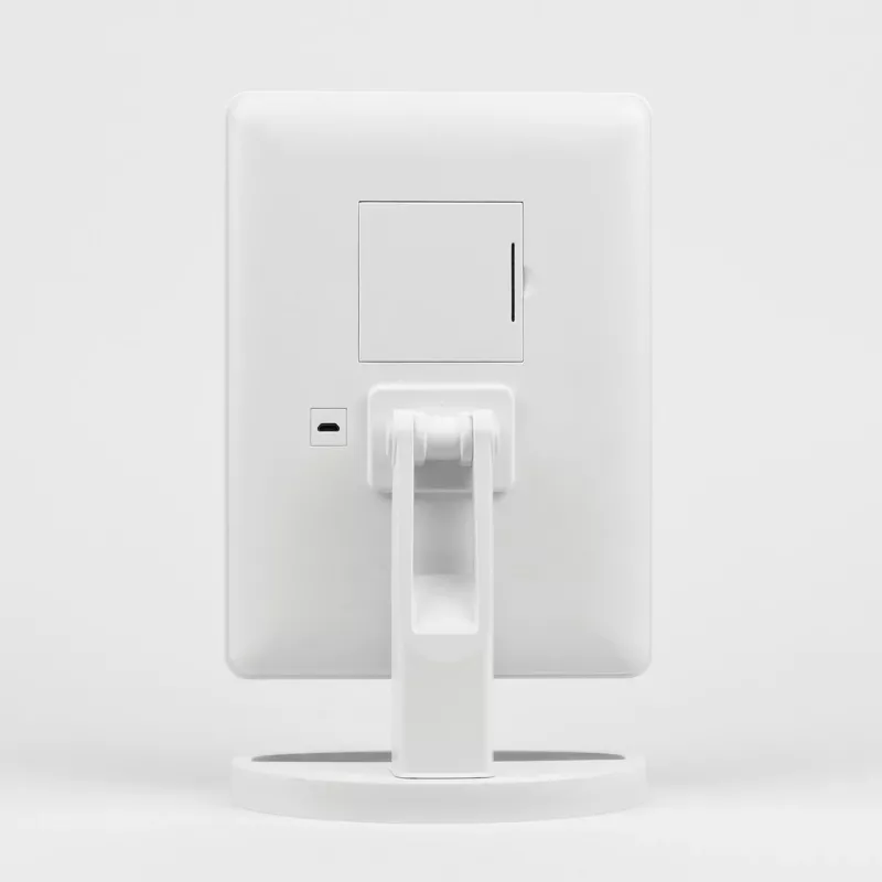 Laisvai pastatomas veidrodis makiažui Girmi BE04 — stačiakampis, 1x didinimas, balta LED lemputė, USB/4×AA, 180° pasukimas