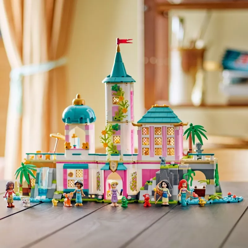 LEGO Disney Princess pilies ir karališkųjų augintinių konstravimo rinkinys 43267 — 787 dalys, 5 minifigūrėlės, amžius 6+, 320×460×100 mm