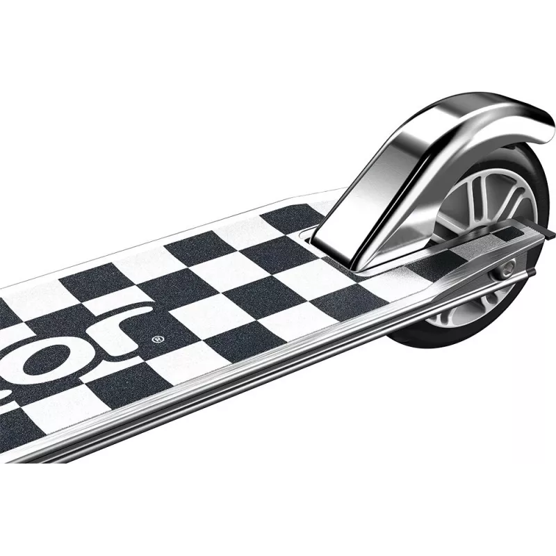 Kick Scooter Razor Model A — lengvas sulankstomas paspirtukas paaugliams ir suaugusiesiems, aliuminis, reguliuojamas vairas, maks. apkrova 65 kg