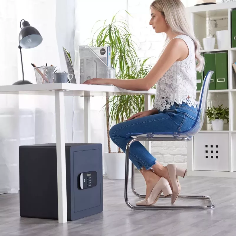 Seifas Yale YSEM/400/EG1 juodas su kodinės spynos užraktu 35,5L
