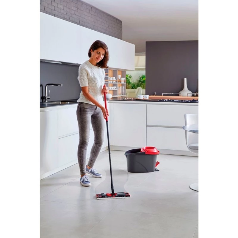 Šlavimo sistemos kibiras VILEDA 140827 – juodas pluoštas, šlapias valymas, teleskopinė rankena 130 cm, 35 cm rankena, laminatui/plytelėms/medžiui