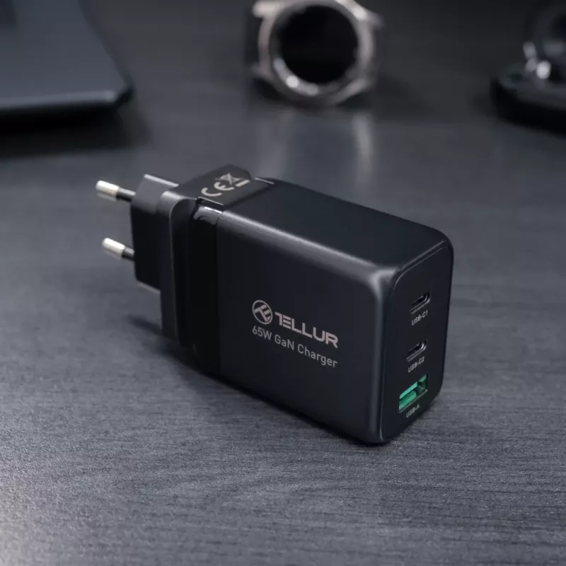 Sieninis pakrovėjas Tellur TLL151451 65W, 3 prievadai (2x USB-C, 1x USB-A)