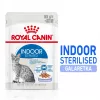 Šlapias kačių maistas Royal Canin Indoor Sterilized 85 g pakuotė — suaugusios patalpose laikomos sterilizuotos katės, paukštienos skonio, pakuotė 12 x 85 g