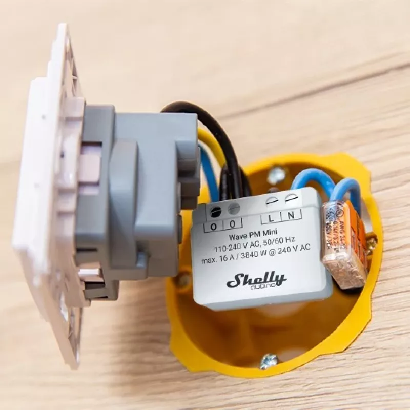 Išmanusis jungiklis „Shelly Qubino Wave PM Mini“ pilkas, belaidis, 110–240 V, 16 A, 24–30 V DC, 868,4 MHz