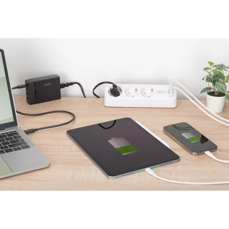 Maitinimo šakotuvas DIGITUS 3 lizdų su 2×USB-A ir 1×USB-C, 3 kintamosios srovės lizdai E/F tipo, 1,5 m laidas, baltas