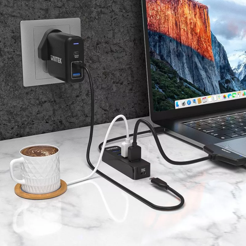 UNITEK uHUB Q4 USB 3.2 Gen 1 (3.1 Gen 1) Type-A 5000 Mbit/s juoda