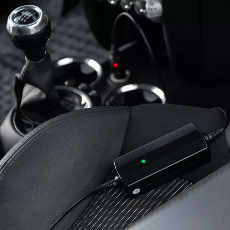 Akyga AK-ND-37 automobilinis nešiojamojo kompiuterio įkroviklis 19 V / 4,74 A, 90 W, 5,5 x 3,0 mm + kaištis, skirtas Samsung