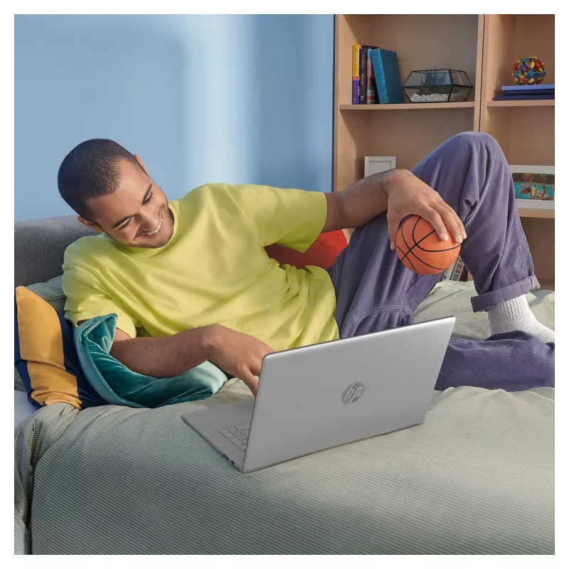 HP 17-cn3659ng A2TZ2EA#ABD Nešiojamas kompiuteris 43,9 cm (17,3 inch) 1920x1080 - Intel Core i5 1334U - 512GB SSD - be GPU - HDMI/USB-C - be OS - sidabrinis (A2TZ2EA#ABD)