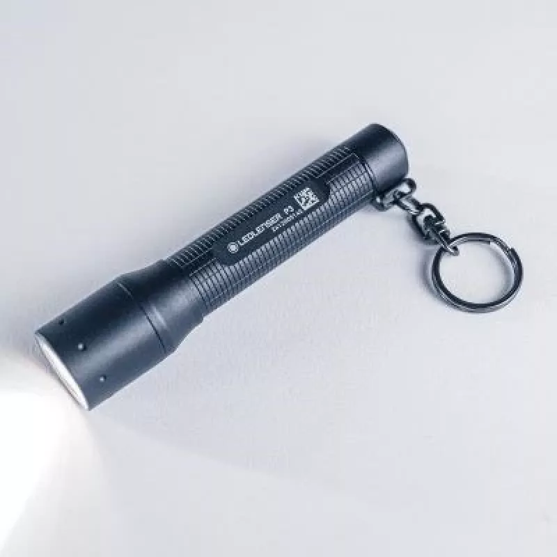 Raktų pakabuko žibintuvėlis Ledlenser P3 Juoda — kompaktiškas aliumininis LED žibintuvėlis, AAA, iki 130 lm, IP54, 3 galios lygiai
