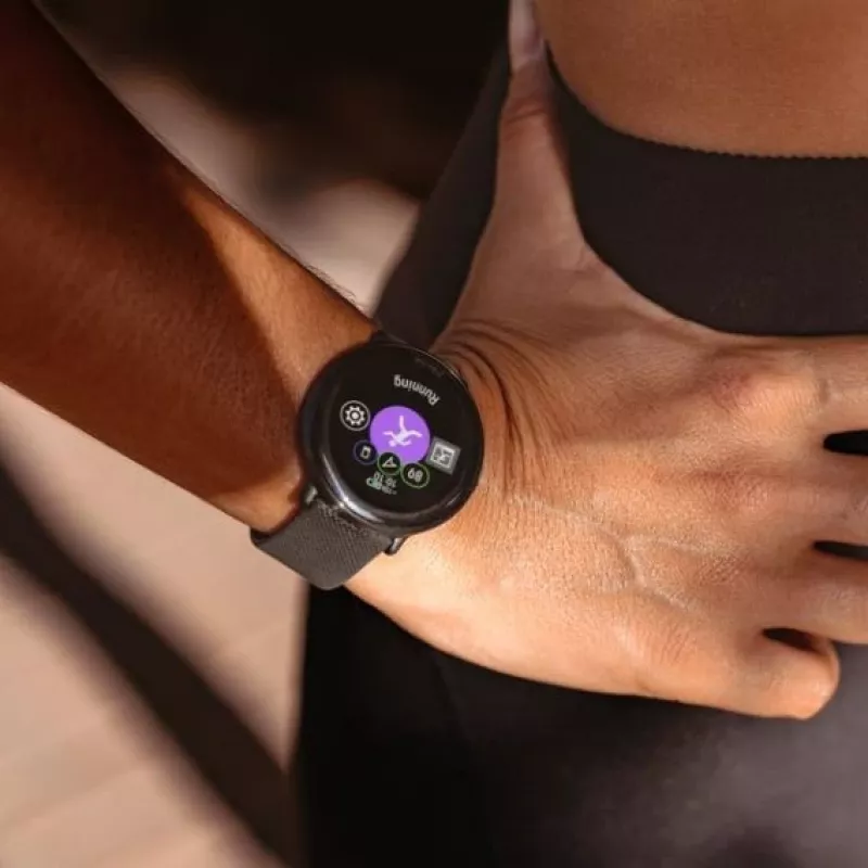 Polar Ignite 3 – Sportinis laikrodis su dirželiu – Silikoninis – Dirželio dydis: S/L – Ekranas 3,3 cm (1,28 col.) – 32 MB – Bluetooth – 35 g – Naktinė juoda (900106234)