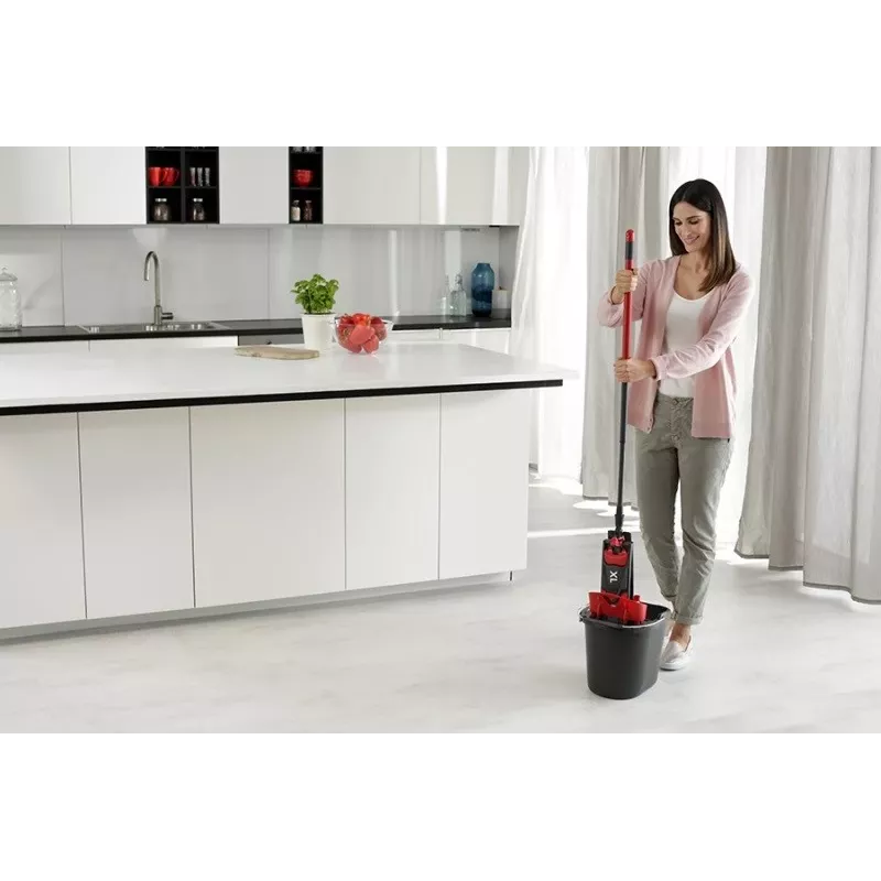 VILEDA šluota Ultramax XL Box — plaunamas mikropluošto 360° besisukantis antgalis, sulankstomas, kietoms grindims