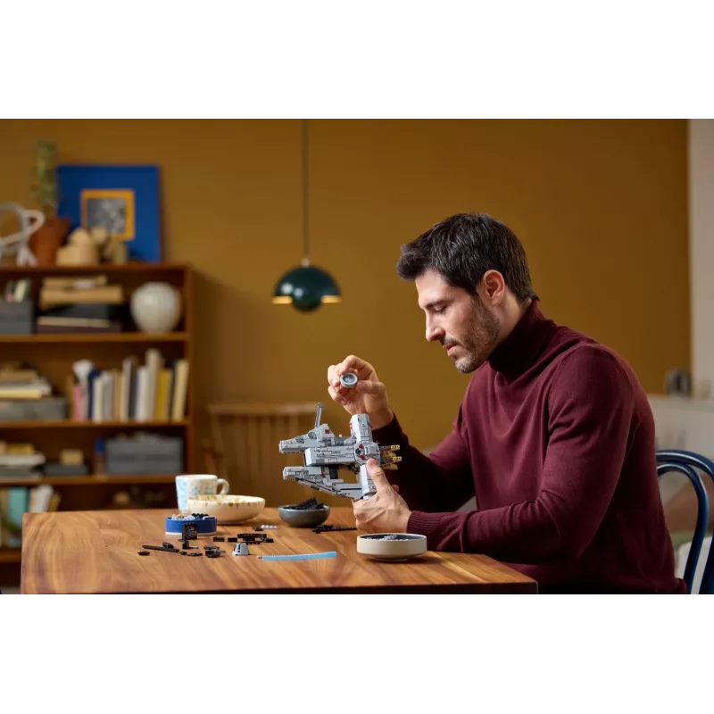 LEGO Star Wars Millennium Falcon 75375 modelio rinkinys — 1351 dalys, 18+, 190×240×130 mm