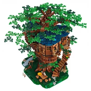 LEGO rinkinys LEGO IDEAS 21318 Medžio namelis 3-in-1 — modulinis namelio medyje modelis, kelių versijų rinkinys