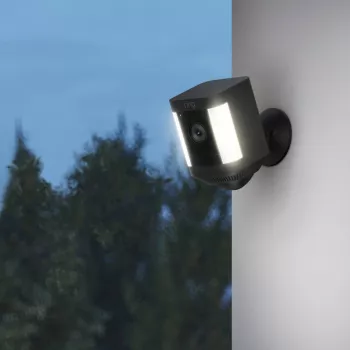 Ring Spotlight Cam Plus Battery - IP apsaugos kamera - lauko - belaidė - tvirtinama prie lubų/sienos - juoda - dėžutė