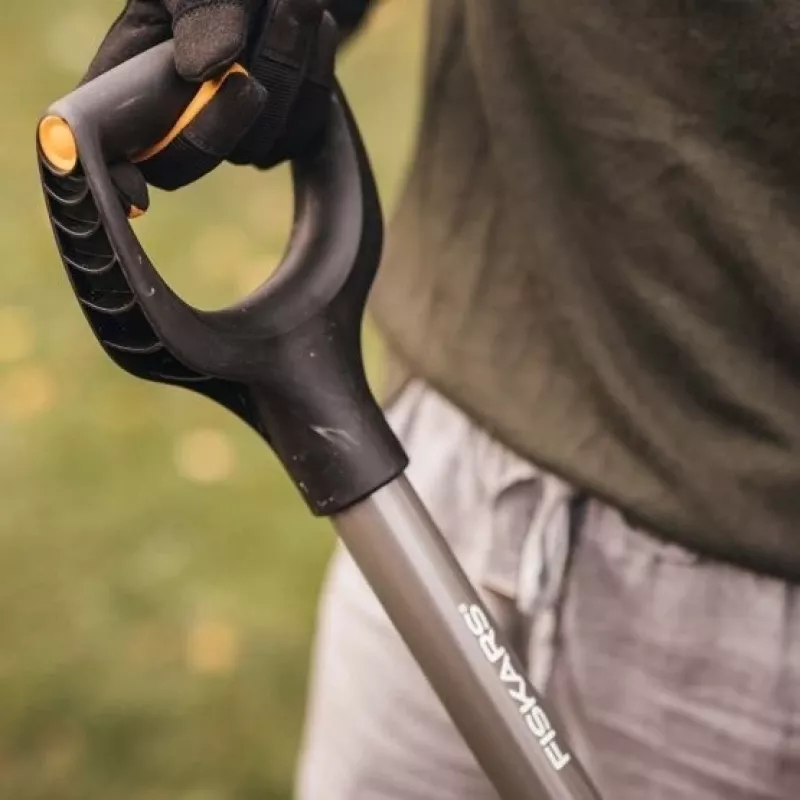 Kastuvas Fiskars Ergonomic FS.S. 1025376 pilkas — ergonominis sodo kastuvas, Fiskars 1070058