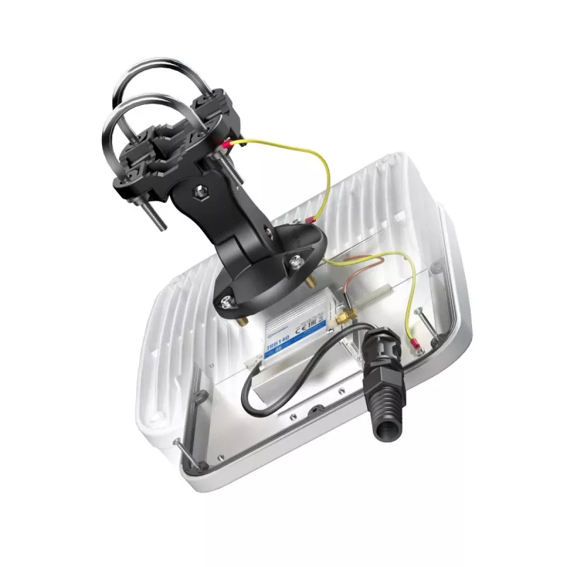 Kryptinė tinklo antena QuWireless QuMax — kryptinė PoE/LAN antena 0,694–2,7 GHz, iki 6 dBi, balta