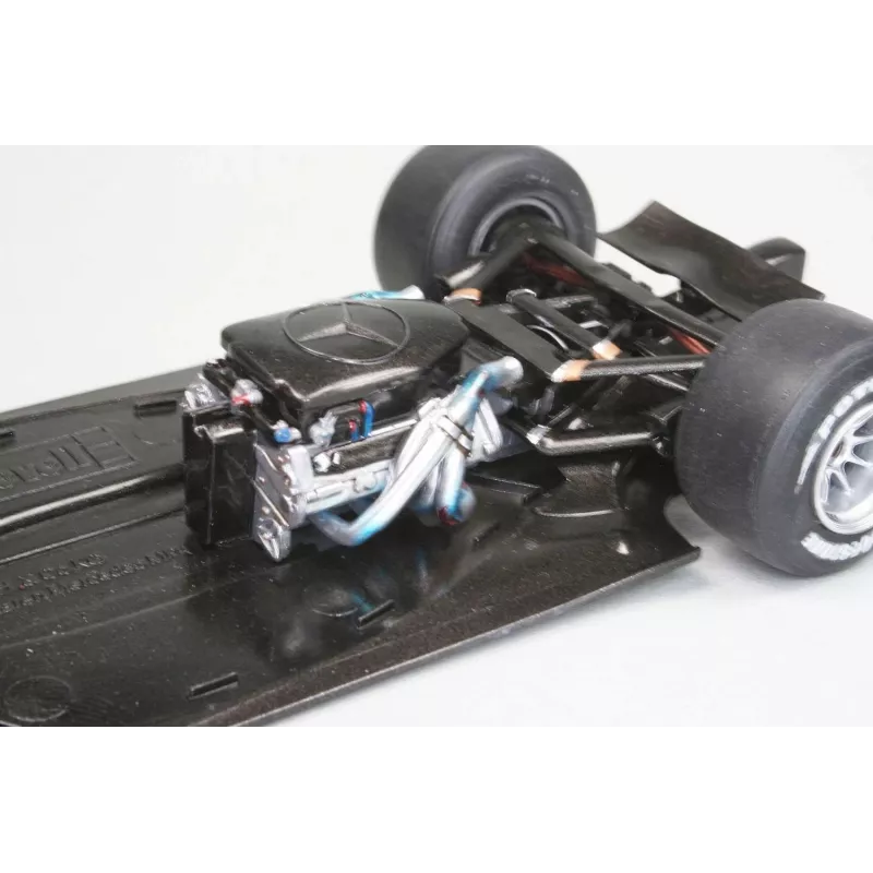REVELL plastikinis modelis McLaren Mercedes MP4-25 Lewis Hamilton — 1:24 mastelio rinkinys